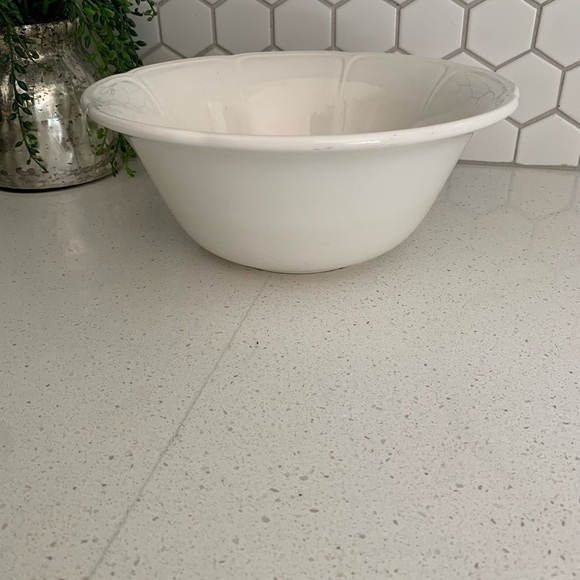 Salad fruit bowl made in Japan white trimmed - Picture 3 of 8